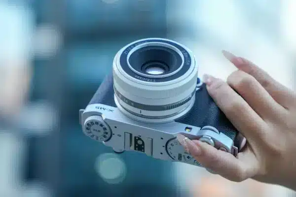 TTArtisan AF 27mm f/2.8 được phát hành cho ba ngàm mirrorless APS-C phổ biến: Fujifilm X, Sony E, và Nikon Z