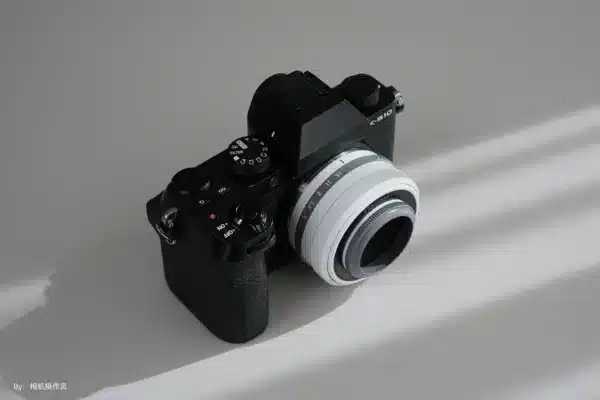 Bên cạnh các phiên bản màu Đen và Bạc tiêu chuẩn, TTArtisan còn giới thiệu các phiên bản giới hạn nhằm tăng tính thẩm mỹ và cá tính cho TTArtisan 27mm f2.8