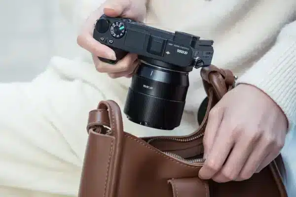 TTArtisan 56mm F1.8 nhận được nhiều lời khen ngợi về chất lượng hoàn thiện, điều bất ngờ đối với một sản phẩm có mức giá bình dân