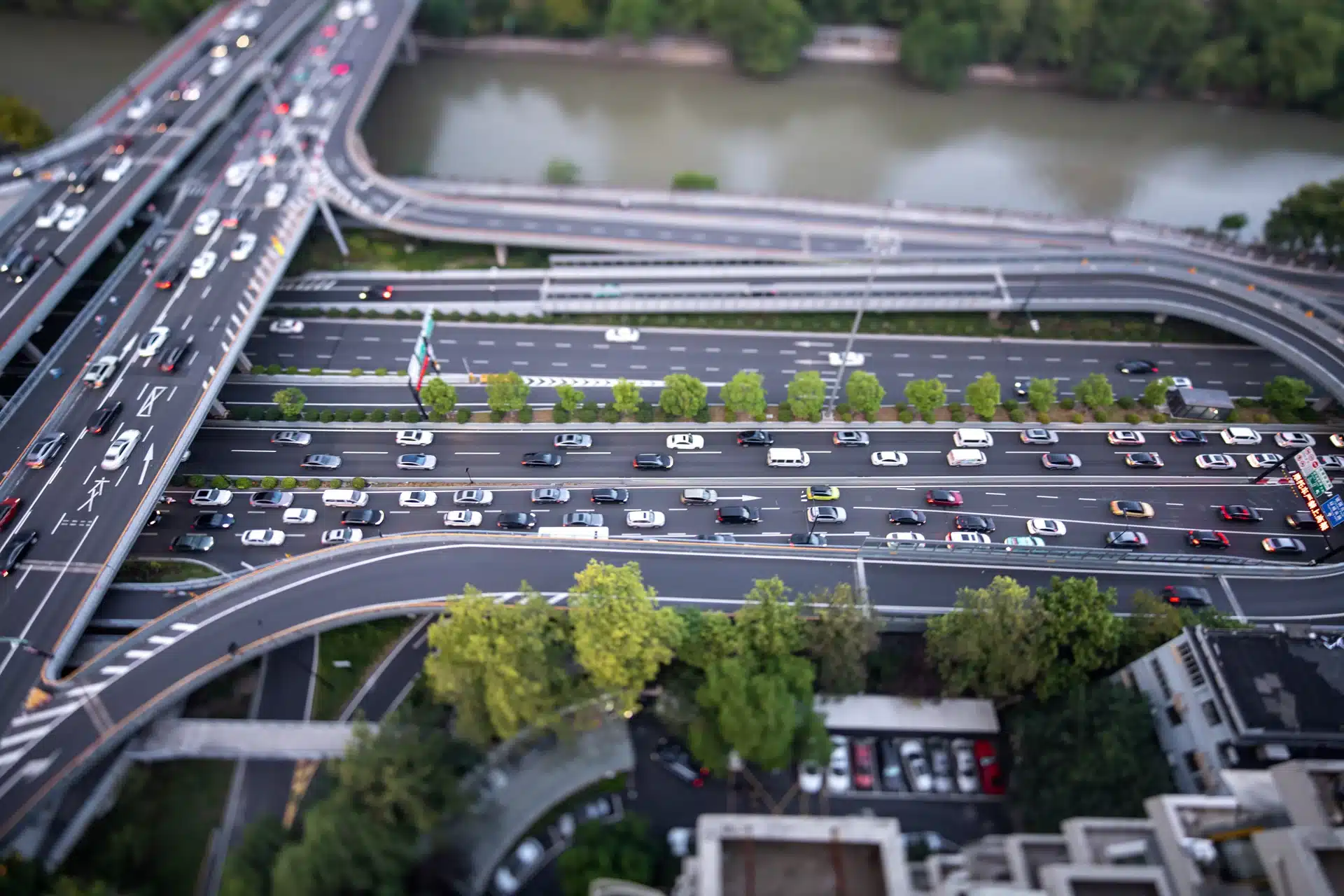 Nhờ khả năng nghiêng ±8°, TTArtisan Tilt-Shift 17mm f/4 có thể tạo ra hiệu ứng “miniature” (thế giới thu nhỏ) đầy ấn tượng.