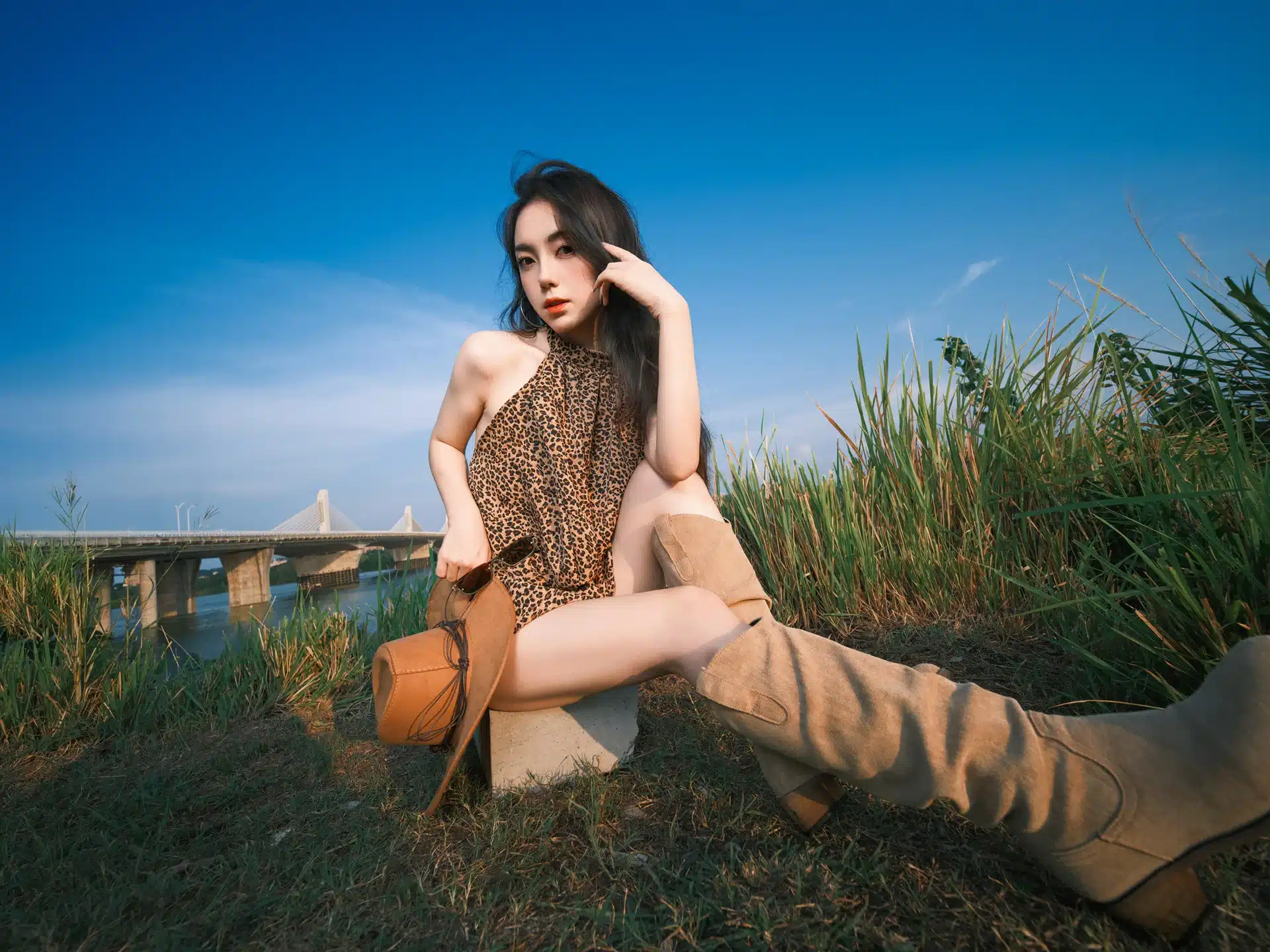 Ống kính được trang bị 10 lá khẩu độ tròn, giúp tạo hiệu ứng bokeh mượt mà và ánh sao 10 cánh độc đáo khi chụp hướng về nguồn sáng mạnh.