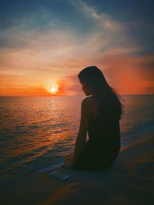 Chụp ảnh ngược sáng xảy ra khi nguồn sáng chính nằm phía sau chủ thể