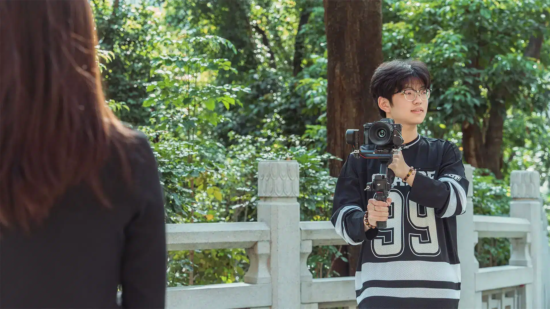 Được trang bị hệ thống cơ khí chuẩn cine với bánh răng MOD 0.8 trên cả vòng lấy nét và khẩu độ, đảm bảo tương thích hoàn toàn với các hệ follow focus chuyên nghiệp