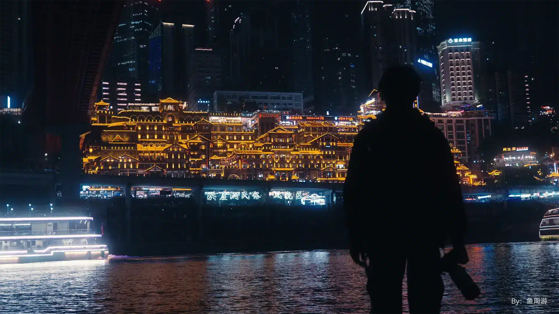 Mang lại khả năng truyền sáng thực tế cao, giúp duy trì chất lượng hình ảnh ổn định khi quay trong môi trường ánh sáng yếu