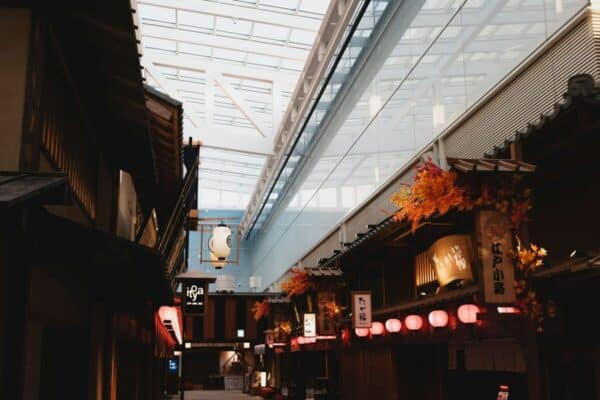 Mẹo khép khẩu f/5.6 trong low light.