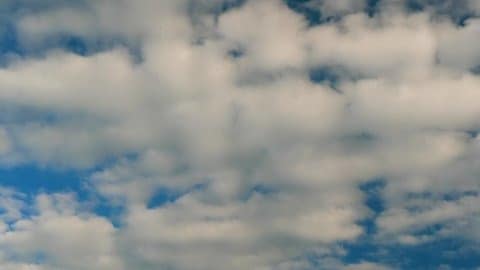 Mây trôi mờ ảo