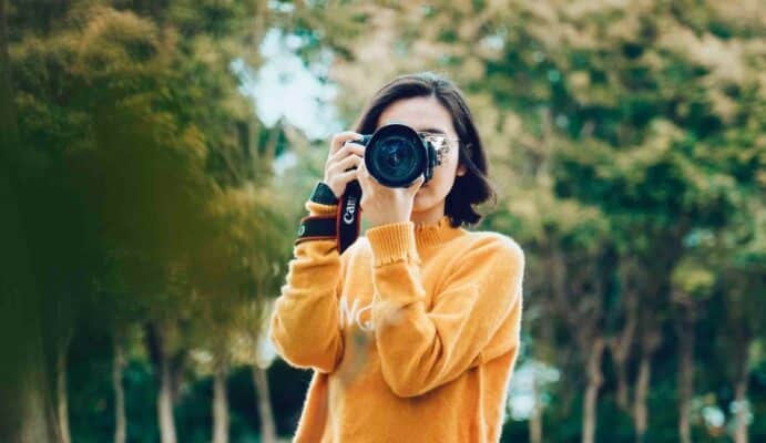 Máy ảnh khi chụp chân dung là khả năng tái tạo chi tiết và màu da