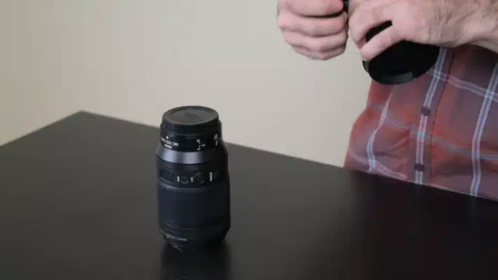 Hướng dẫn cách thay ống kính máy ảnh đúng cách cho người mới