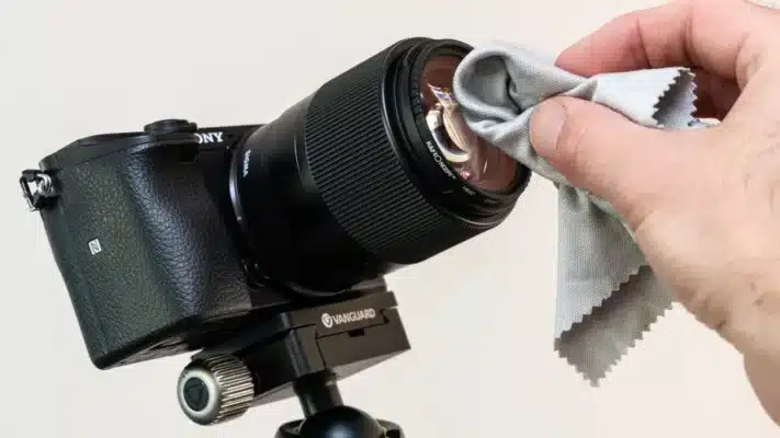 Hướng dẫn vệ sinh ống kính máy ảnh tại nhà an toàn