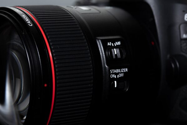 Ống Kính Máy Ảnh Là Gì? Tìm Hiểu Chi Tiết Về Lens Máy Ảnh Cho Người Mới