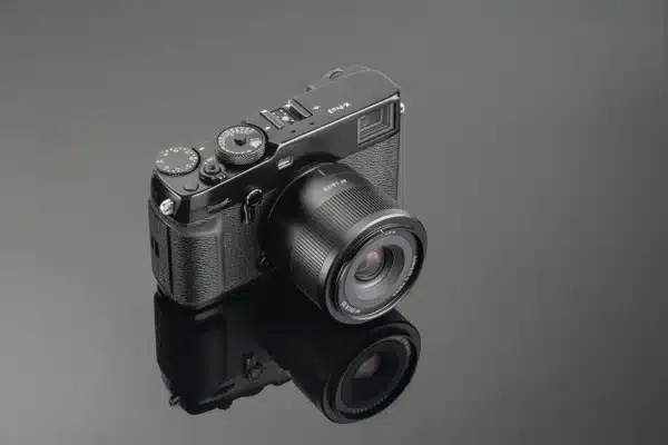 So sánh TTArtisan 23mm f/1.8 vs 23mm f/1.4