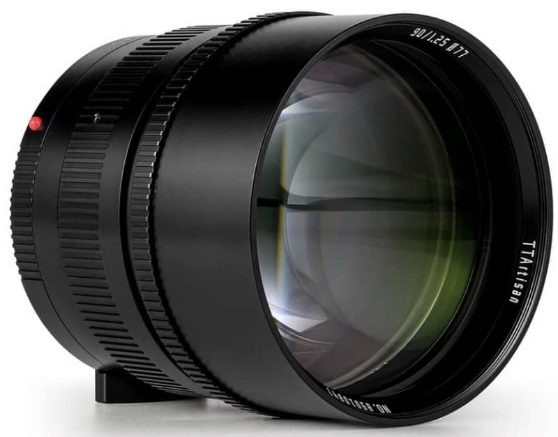 Ống kính có ngoại hình nổi bật, chắc chắn bền bỉ