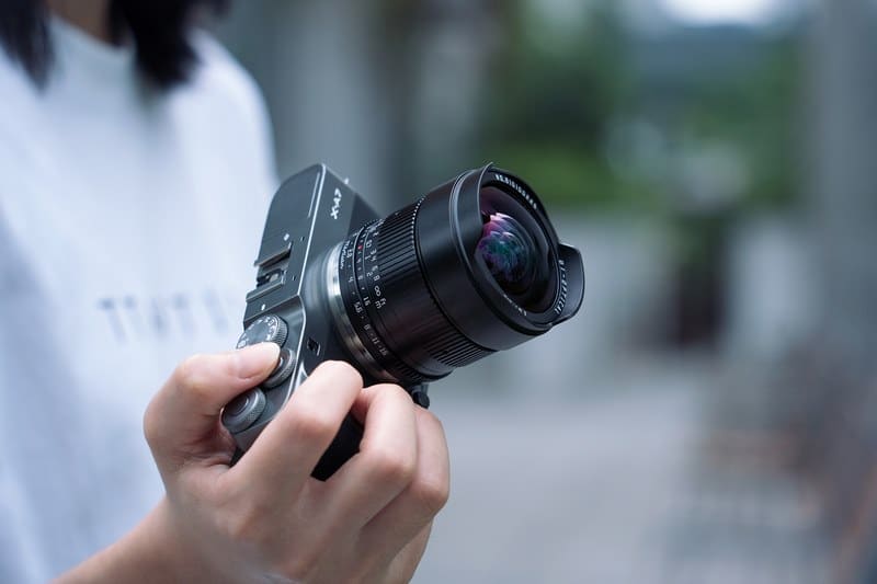Thiết kế của dòng lens mang lại sự tiện lợi tối ưu