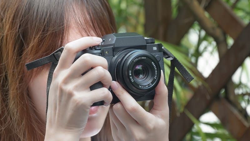 Các bạn không cần phải lăn tăn về lấy nét thủ công