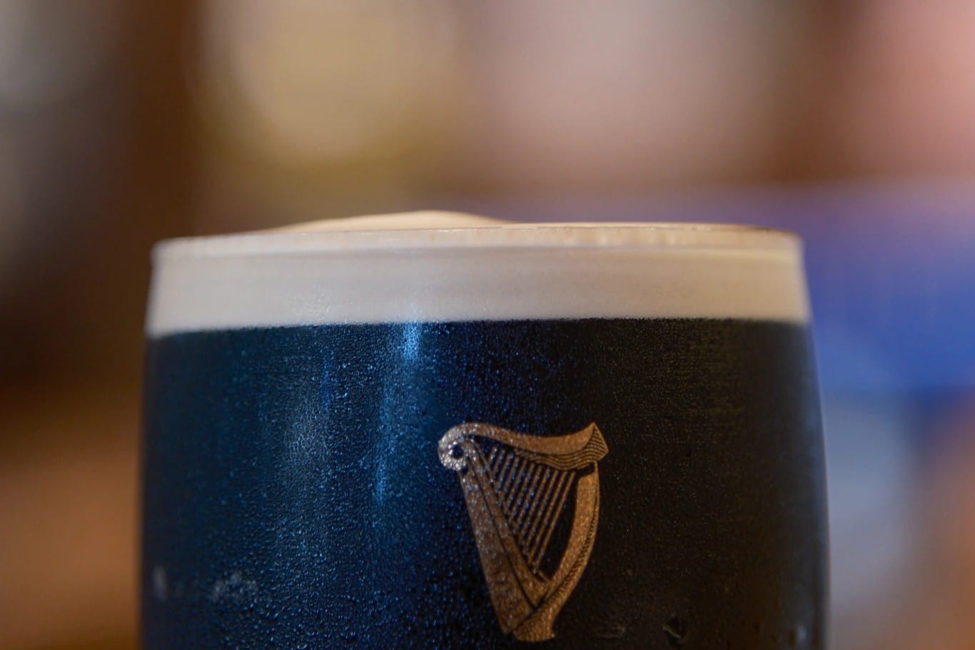 Khoảng cách lấy nét tối thiểu ở mức 50cm, đánh giá TTArtisan 56mm f/1.8 cho thấy đây không phải là con số quá ấn tượng nếu so với một số ống kính cùng phân khúc