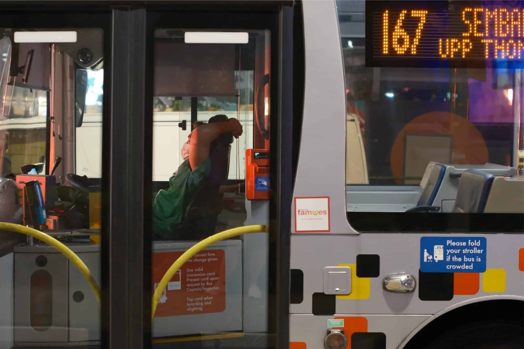 Hành trình lấy nét khoảng 160° giúp người dùng dễ dàng kiểm soát điểm nét với độ chính xác cao