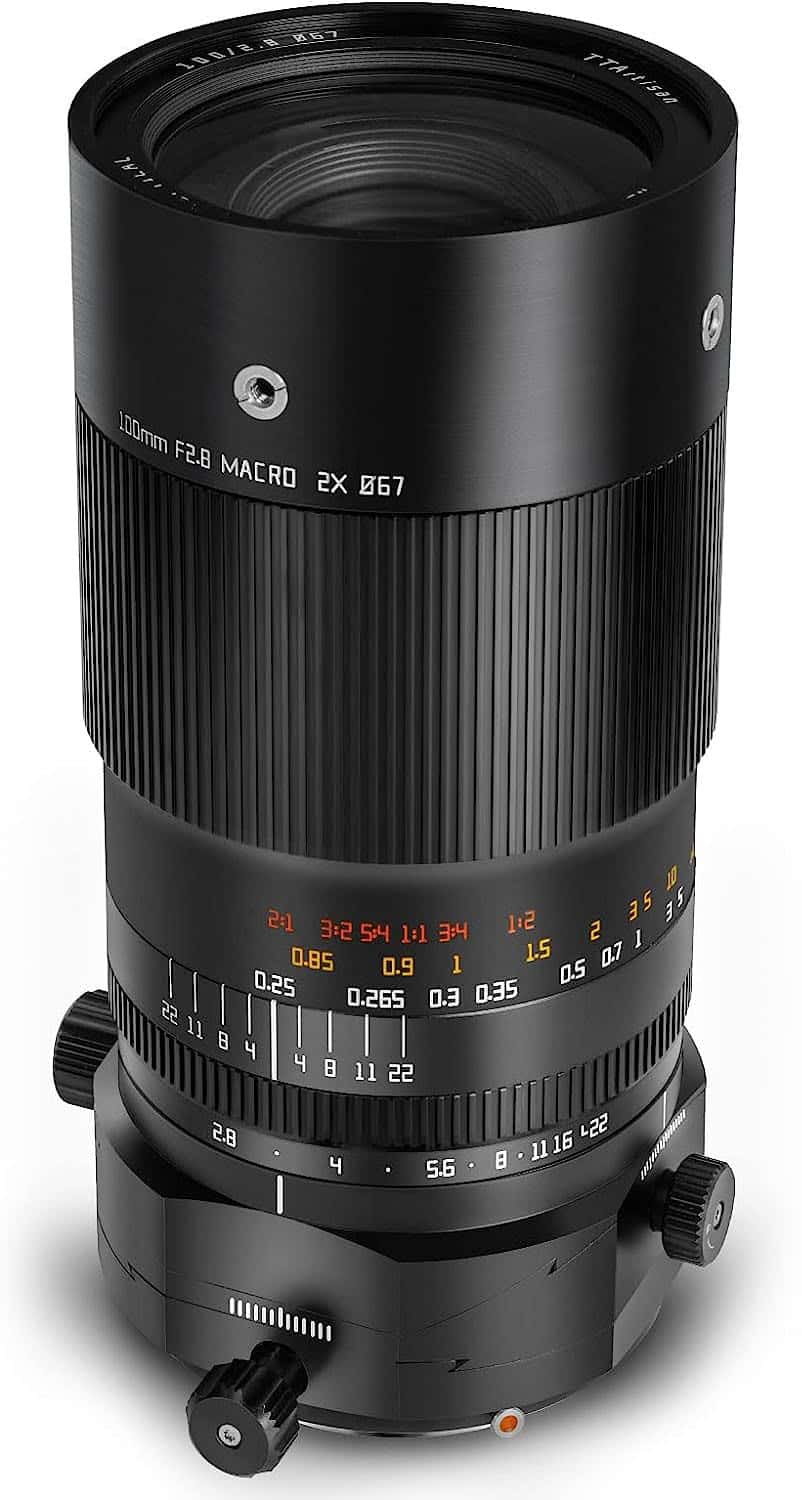 Đánh giá TTArtisan 100mm f/2.8 Macro 2:1 Tilt-Shift Field đây là một ống kính khá nặng và cồng kềnh với trọng lượng khoảng 800g