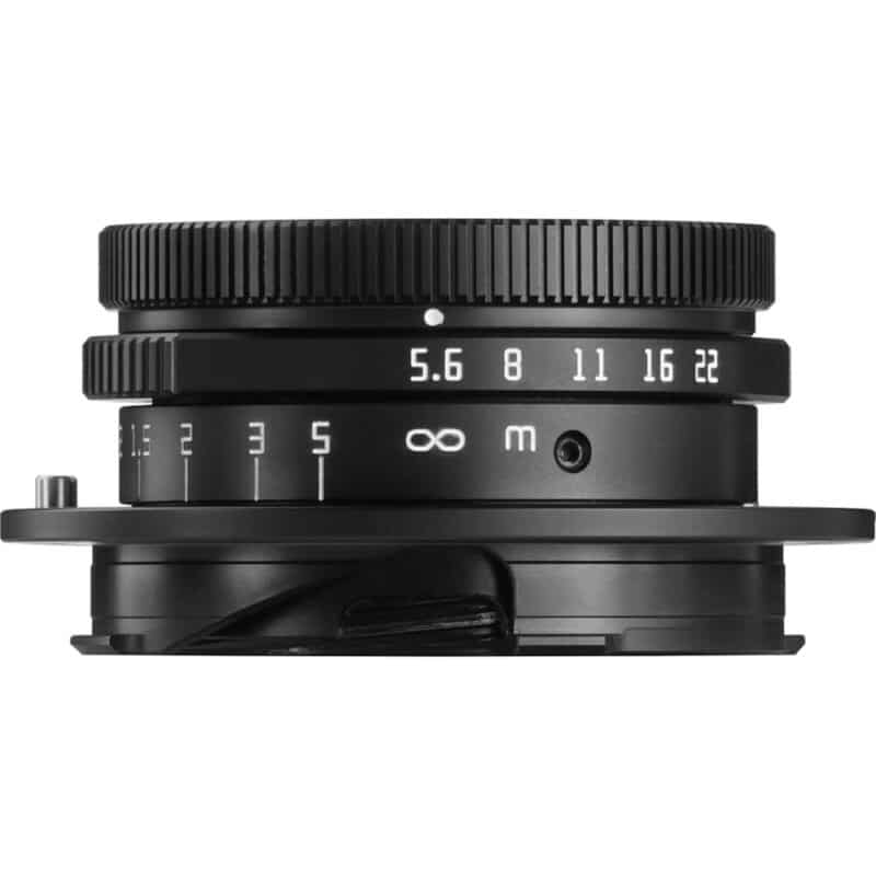 Đánh giá TTArtisan 28mm f/5.6 cho thấy đây là một ống kính mang đậm chất cổ điển, lấy cảm hứng từ Leica Summaron 28mm f/5.6 ra mắt năm 1955