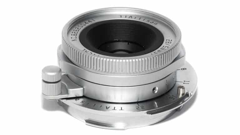 Vòng khẩu độ có nấc rõ ràng, xoay khoảng 30° từ f/5.6 đến f/22, phù hợp với nhu cầu chụp đường phố