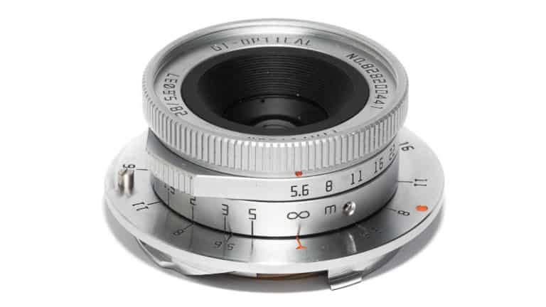 TTArtisan 28mm f/5.6 nổi bật với kích thước siêu gọn, mang phong cách retro lấy cảm hứng từ Leica Summaron