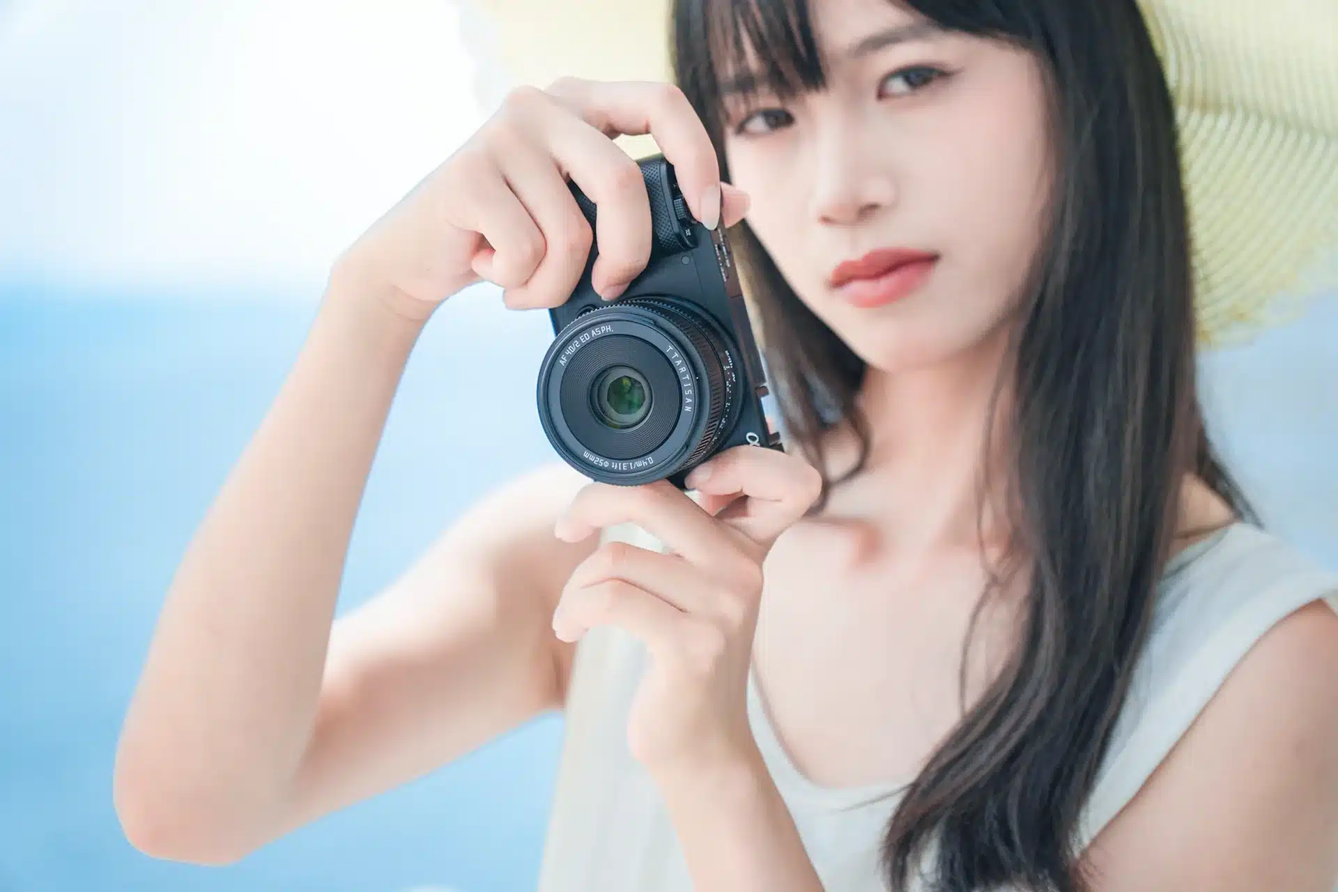 TTArtisan AF 40mm f/2 duy trì sự cân bằng tuyệt vời ngay cả trên các thân máy Nikon Z hoặc APS-C nhỏ gọn, trở thành lựa chọn tối ưu cho nhiếp ảnh gia