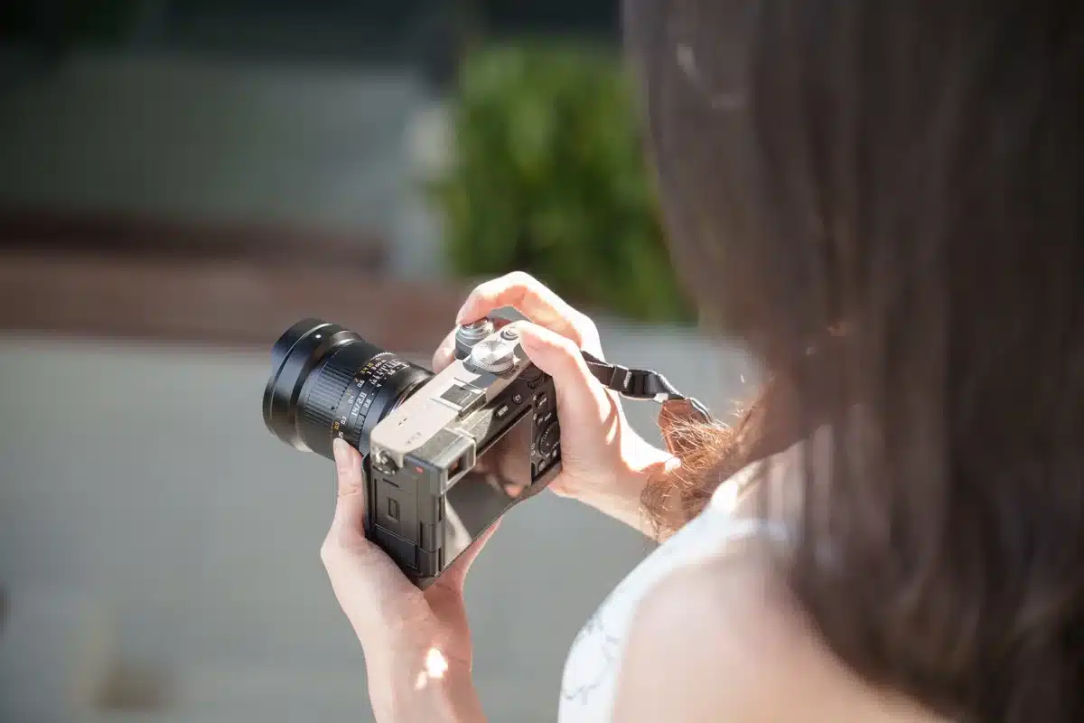 TTArtisan 14mm f/2.8 ASPH và Sony FE 14mm f/1.8 GM